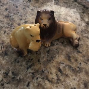 Vintage 1988 lion and lioness Shakers
